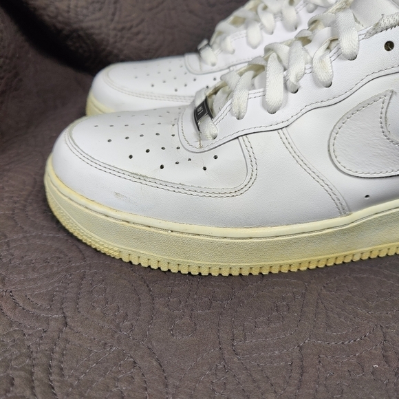 Nike Air Force 1 Low Top \'07 Triple White Light Sneakers Men\'s Size 12 main image 4